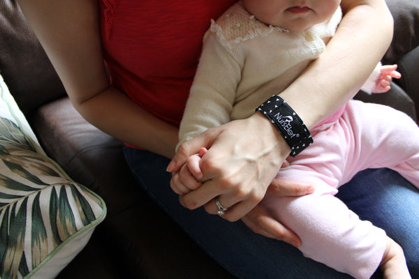 nurselet-nursing-mom-breastfed-baby-mother-baby-hand