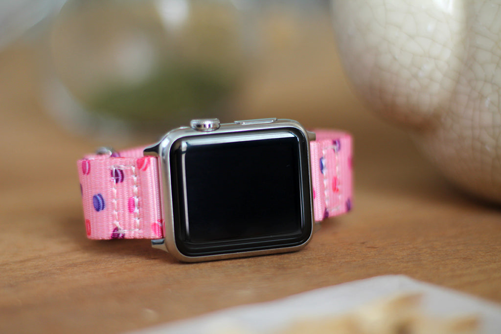 vario Macaron Dots strap on Apple Watch