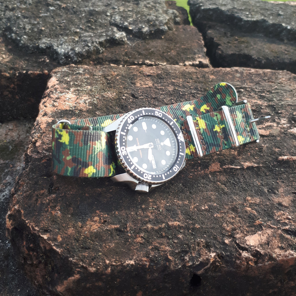 Seiko SKX007 on the rocks