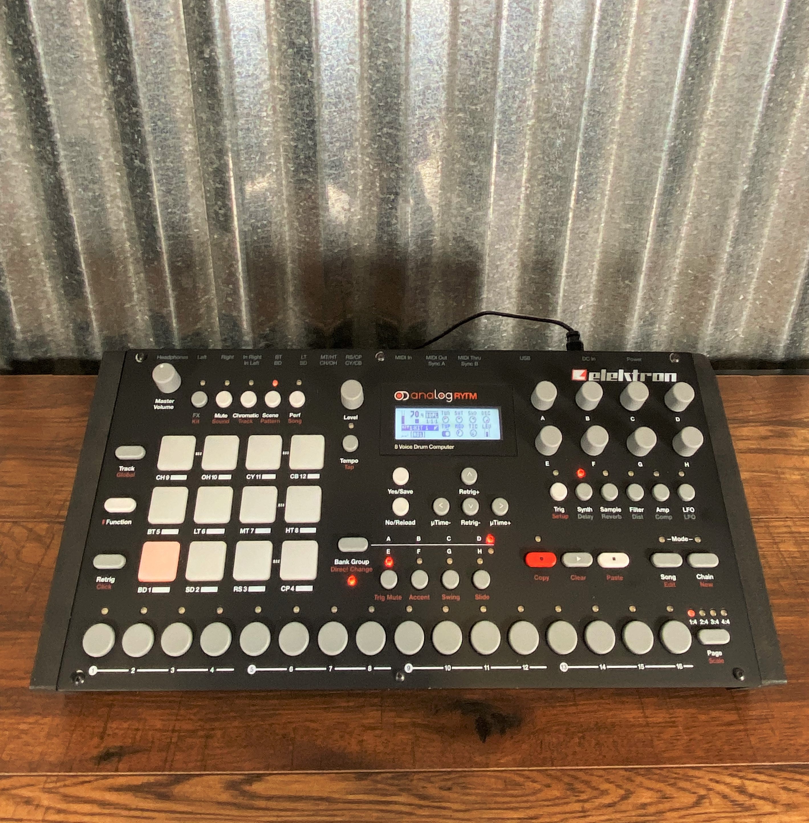 Elektron Analog RYTM 8 Voice Drum Machine Used – Specialty Traders