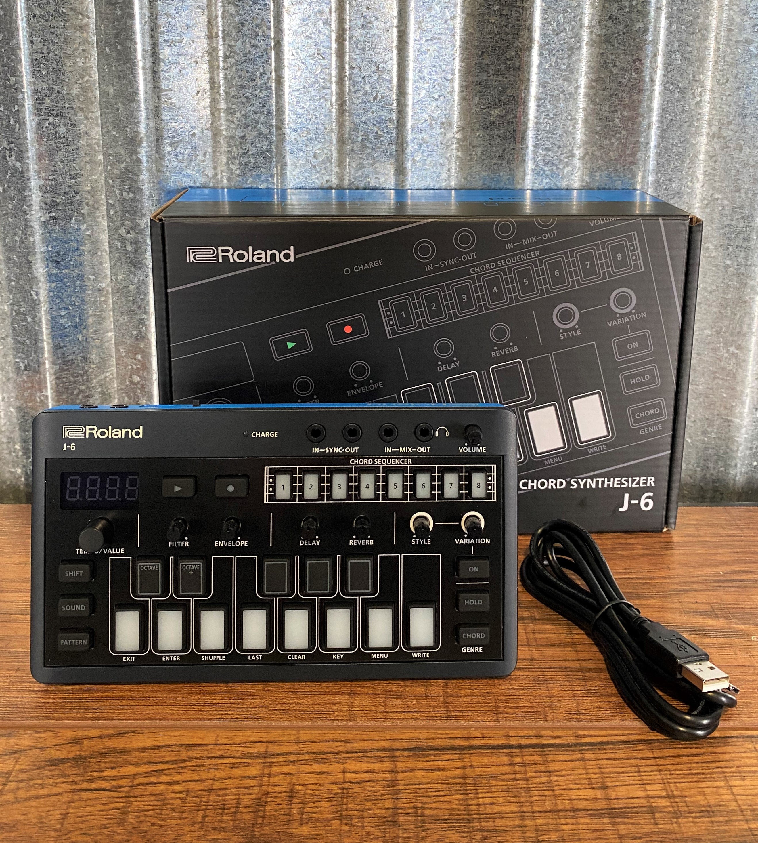 Roland J-6 J-6 AIRA Compact Chord Synthesizer Sequencer