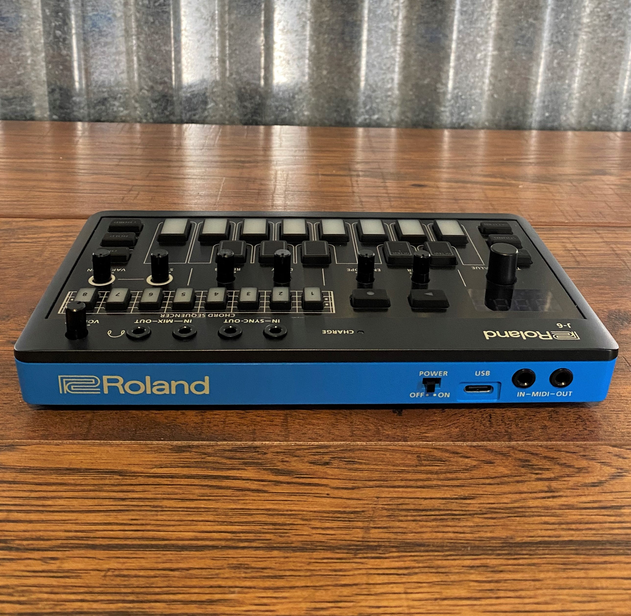 Roland J-6 J-6 AIRA Compact Chord Synthesizer Sequencer