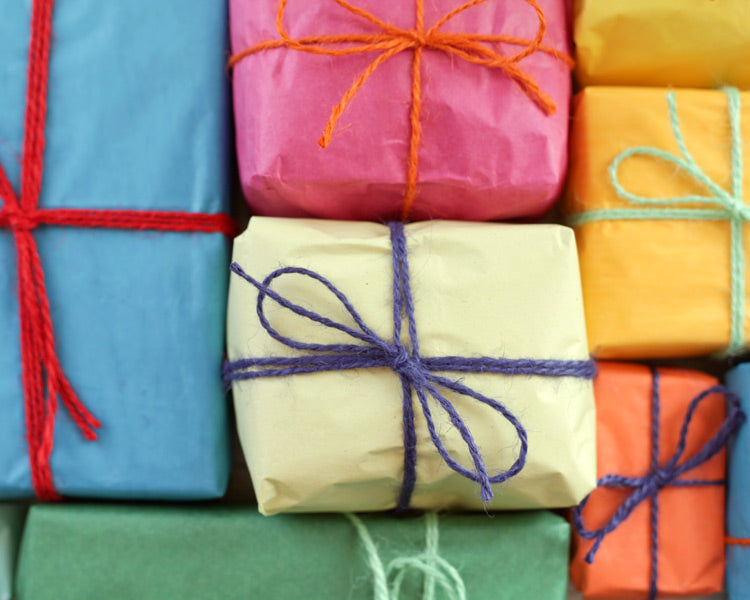 Pippi-Inspired Retro Christmas Gift Wrapping Ideas