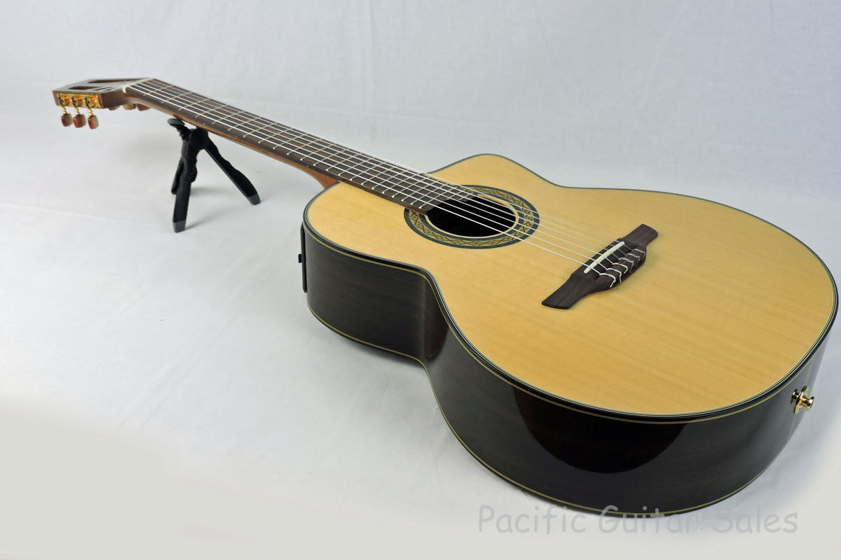 Nylon guitar 24 frets takamine 5