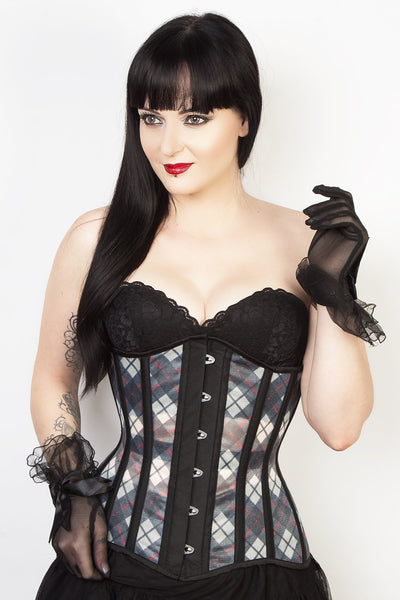 When You Wear A Corset Every Day, This Is What Happens To Your Body