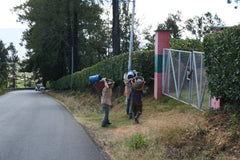 Coffee pickers going to work on a coffee farm in Costa Rica  (Credit: Annelies Vos)