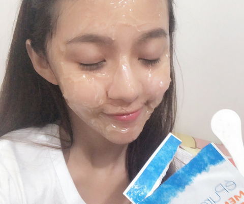 éPure Membranous Jelly Masque on face | éPure 香港官方網店 - 馬來西亞 No.1 啫喱面膜品牌，主打天然亮白保濕護膚品！直送澳門及台灣