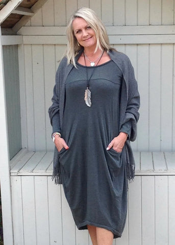 https://www.feathersofitaly.co.uk/collections/dresses/products/nia-pouch-grey-dress