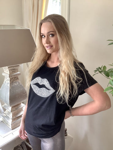 https://www.feathersofitaly.co.uk/collections/tops/products/diamonte-lips-super-stretchy-one-size-t-shirt-in-black