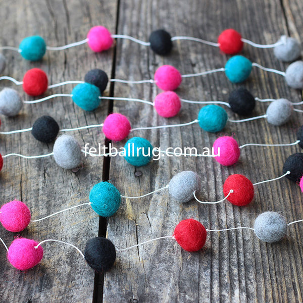 Felt ball garland for girls party