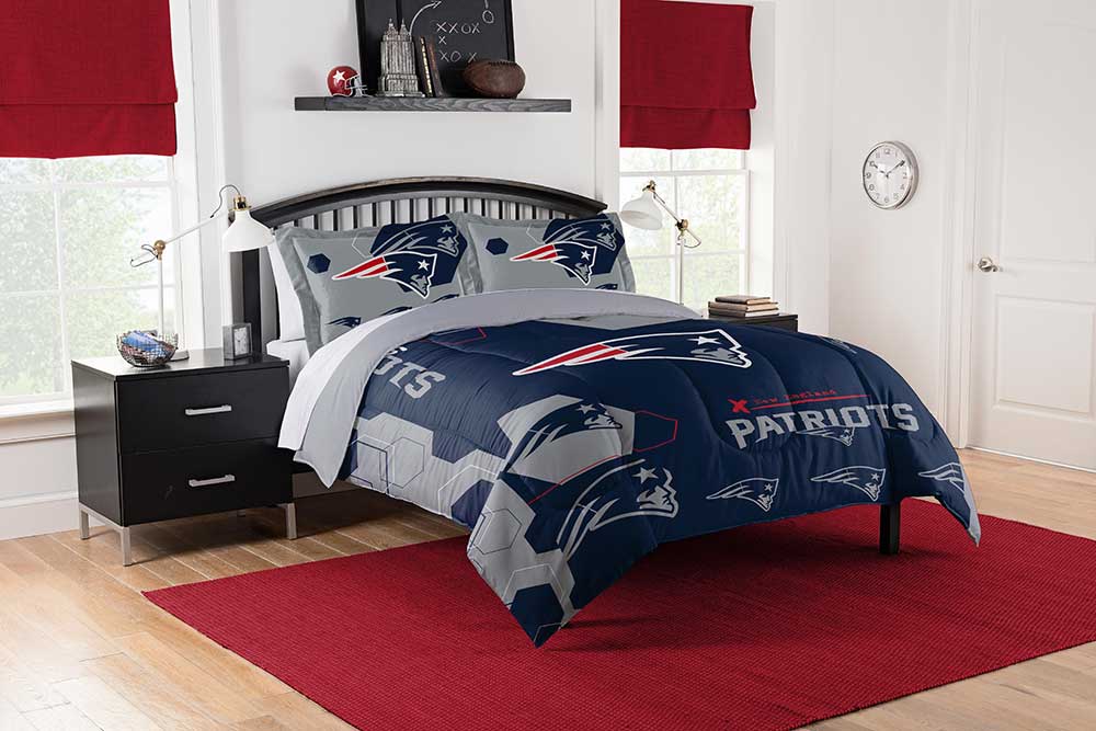 New England Patriots NFL Hexagon Full/Queen Comforter & Sham Set