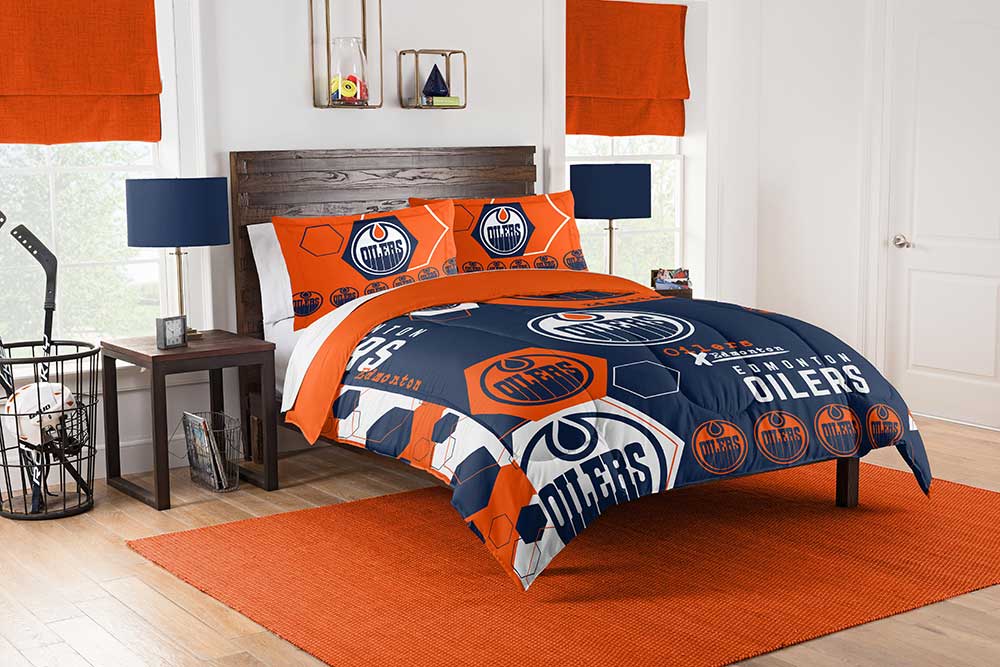 Edmonton Oilers NHL Hexagon Full/Queen Comforter & Sham Set