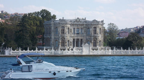 Beylerbeyi Palace and motorboat, Istanbul 