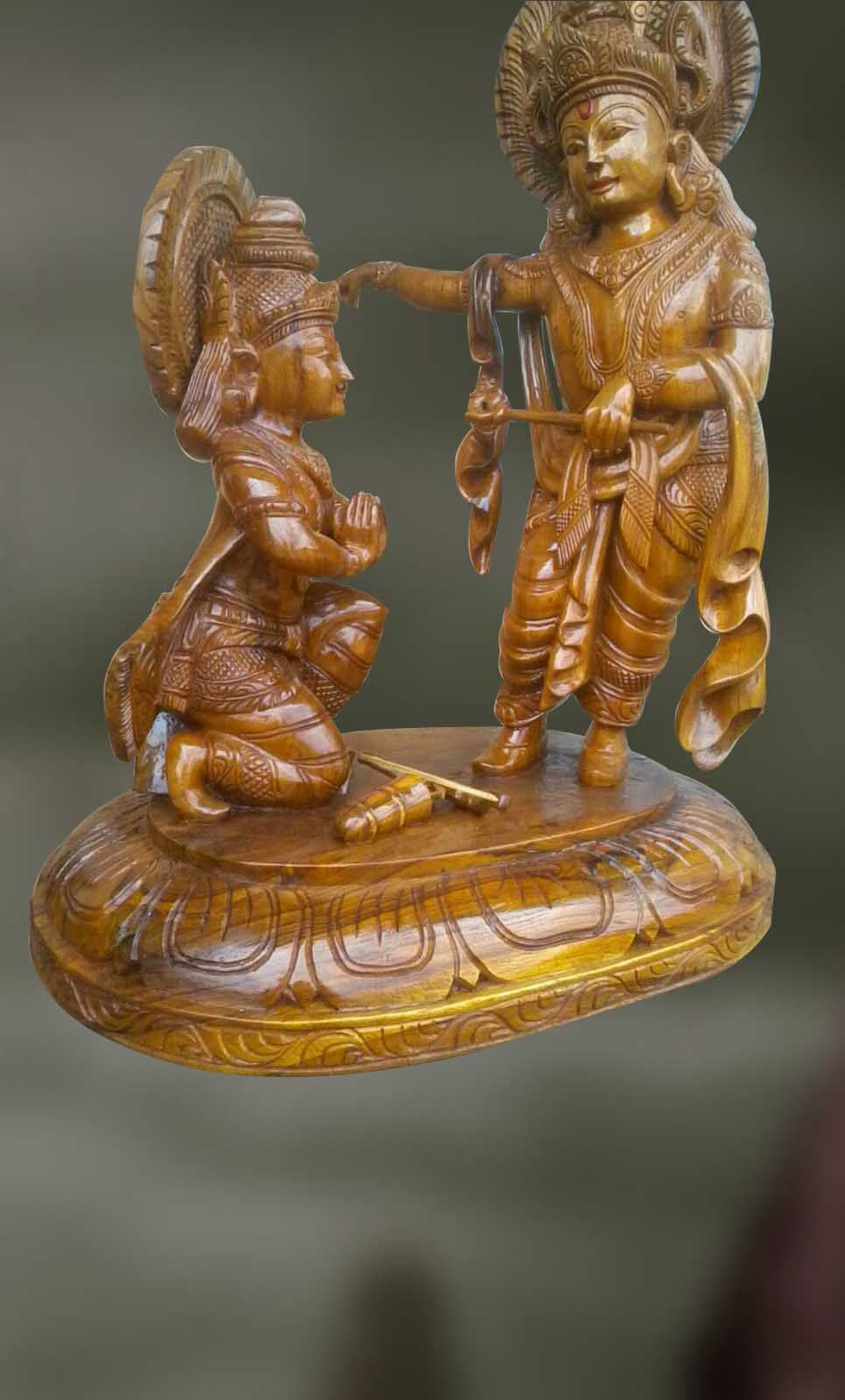 Wood sculpture of Krishna and arjuna - Artisans Crest