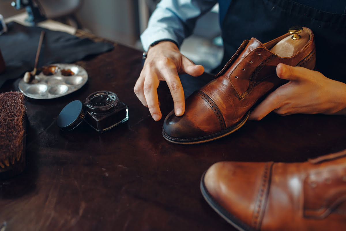 How to Polish Shoes: Shine Shoes in 8 Steps | Overlook Boots