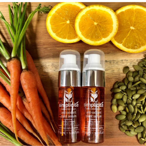 provitamin A and vitamin B from Carrots and Hazelnuts in Antioxidant Plant Serum