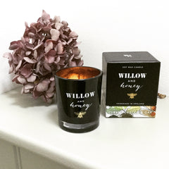 Willow and Honey Scented Candle Cuban Tobacco and Oak