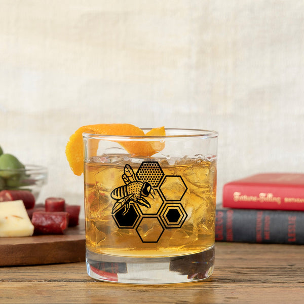 https://cdn.shopify.com/s/files/1/1108/1986/products/honeybee-whiskey-glass-805349_600x.jpg?v=1699633441