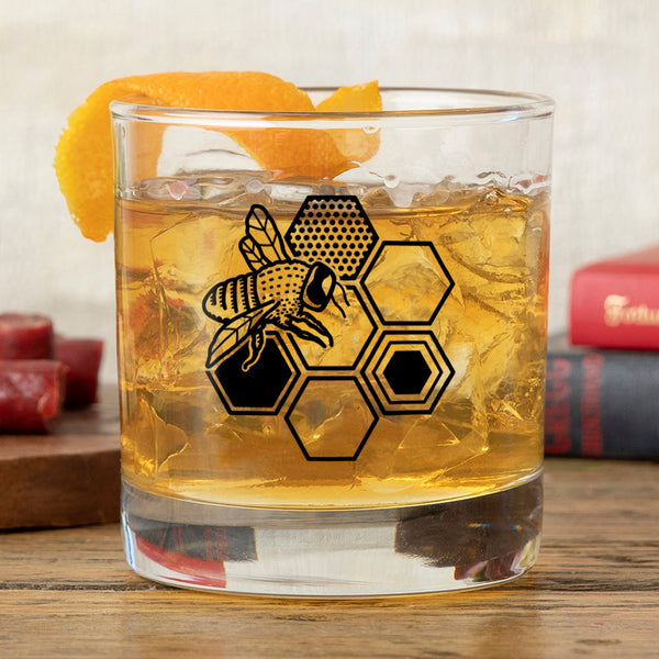 https://cdn.shopify.com/s/files/1/1108/1986/products/honeybee-whiskey-glass-841097_600x.jpg?v=1699633441