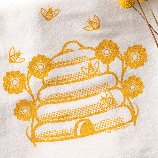 https://cdn.shopify.com/s/files/1/1108/1986/products/honeybee-yellow-kitchen-towel-792323_600x.jpg?v=1699633685