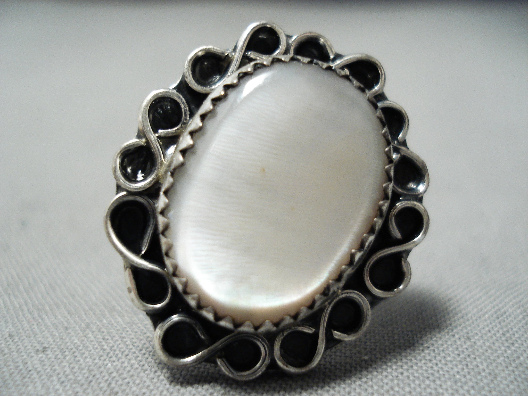 Domed Mother Of Pearl Swirl Vintage Native American Navajo