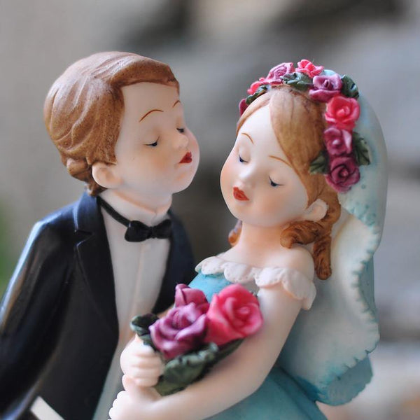 gift-groom-bride-figurine-figure-kiss-dance-wedding-cute-romantic-cake-topper-valentine-decoration-01_grande.jpg