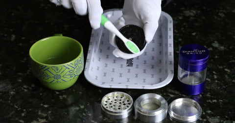 How To Clean Your Weed Grinder