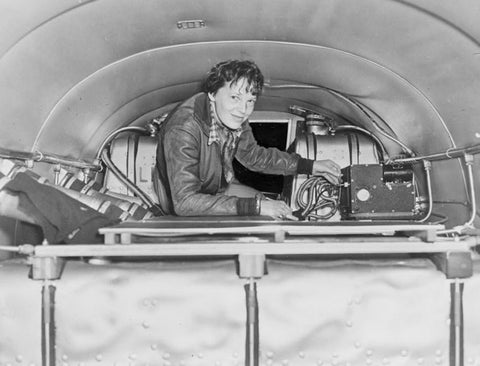Amelia Earhart crosses the Atlantic Solo