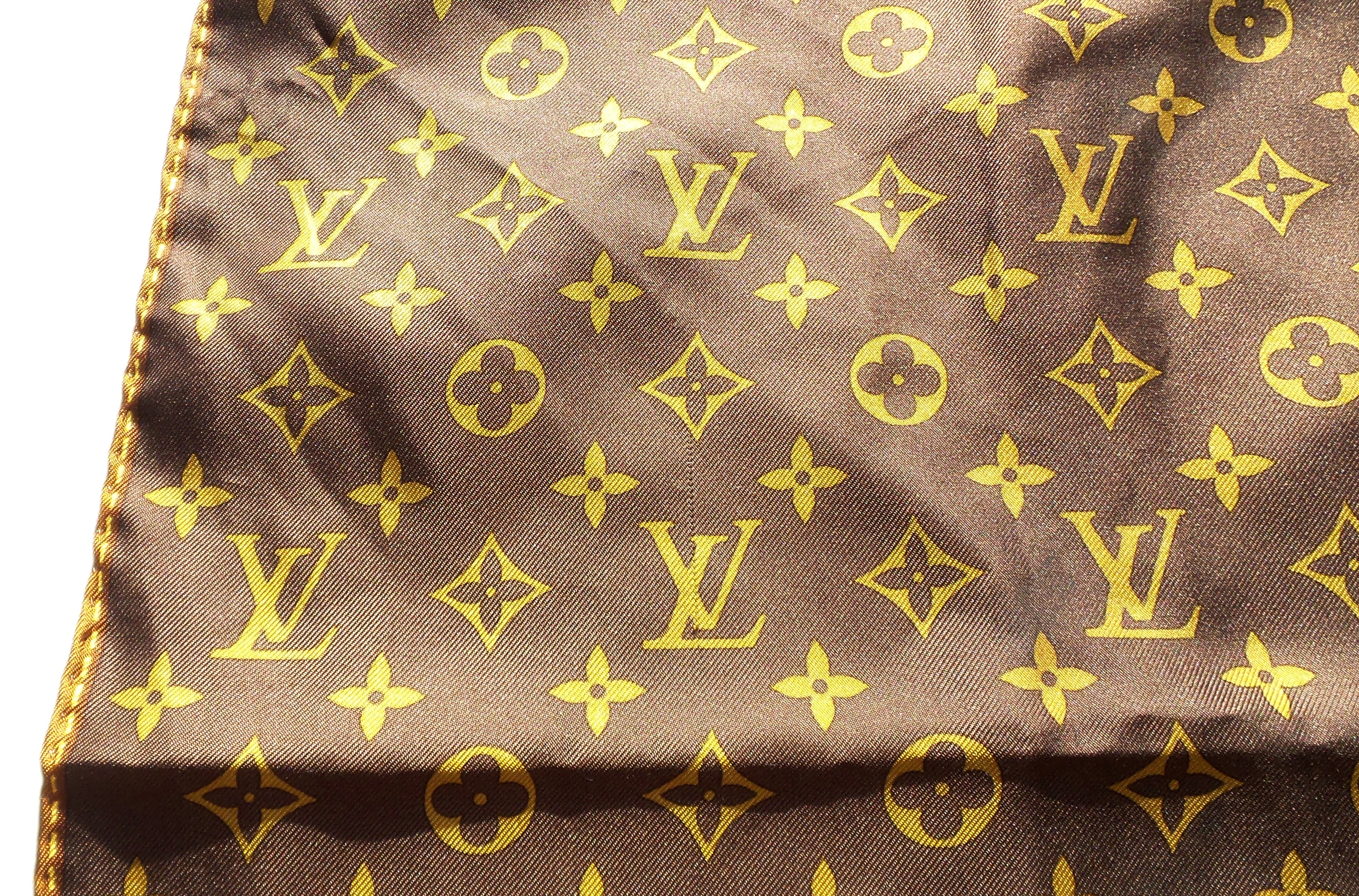 Louis Vuitton Classic Monogram Mink Stole. Pristine Condition. 4