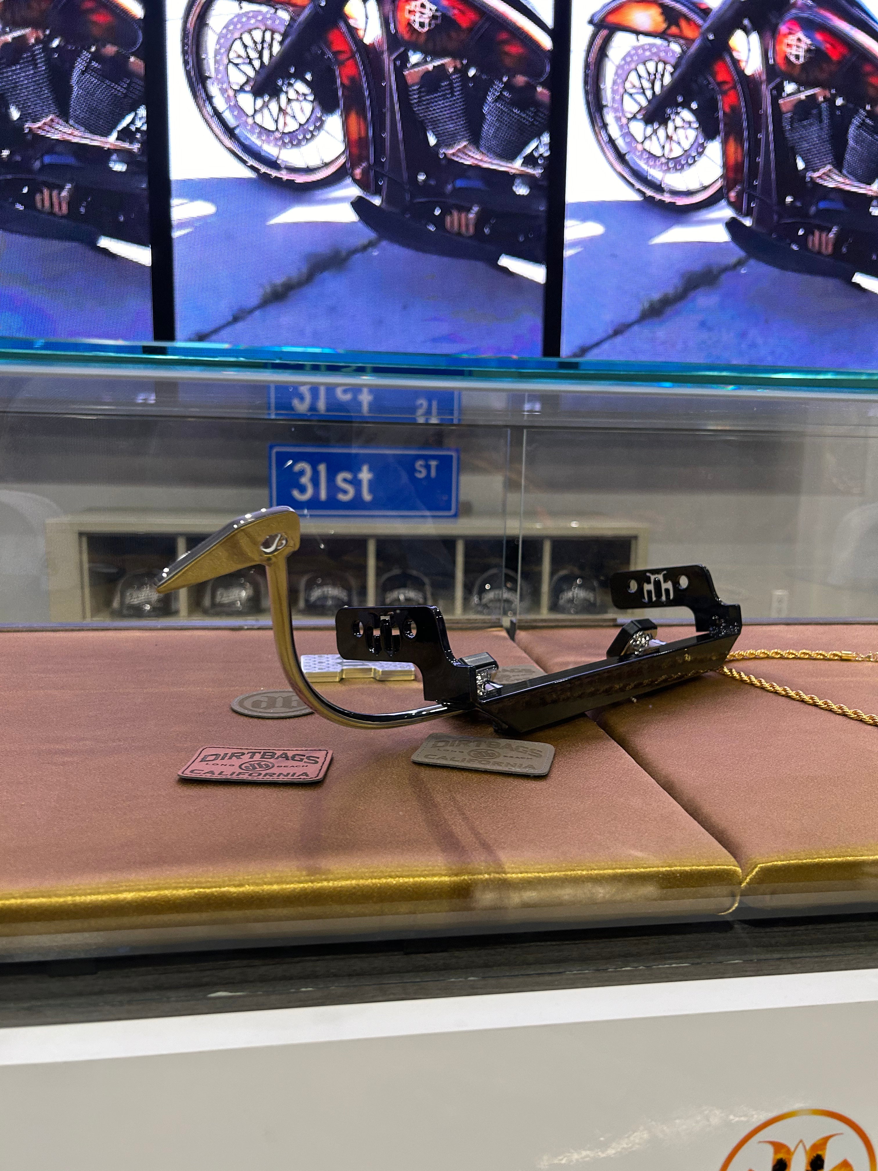 DB MANUAL SOFTAIL CENTER STAND CHROME