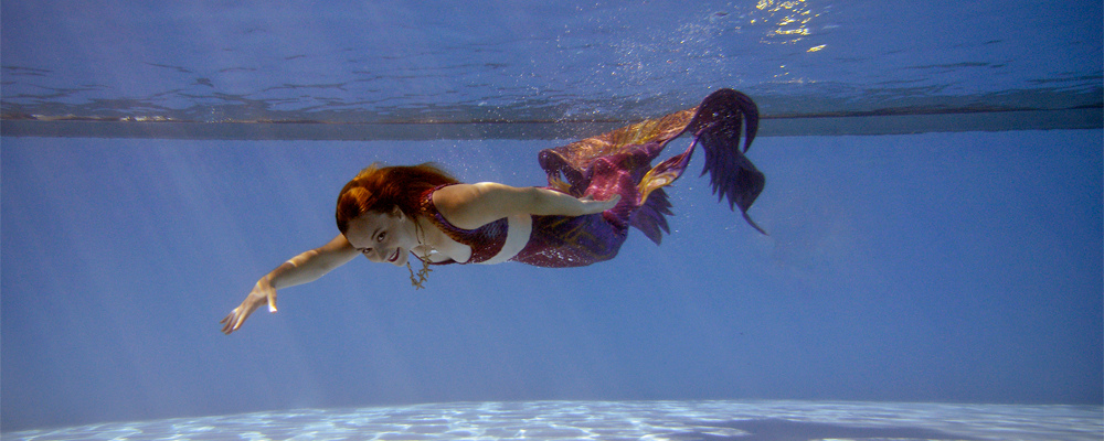 Mermaid swimming dolphin kick underwater photo silicone mermaid tail montreal Marielle