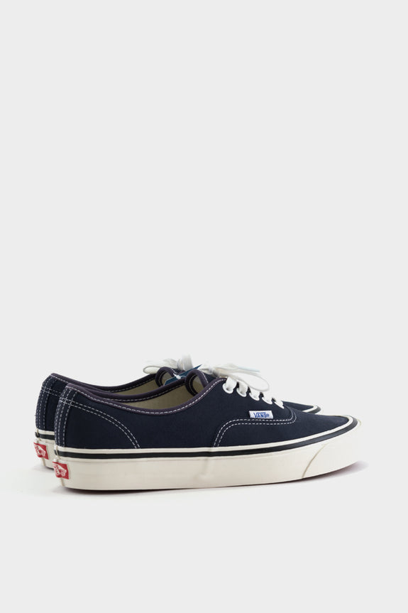 vans authentic navy suede