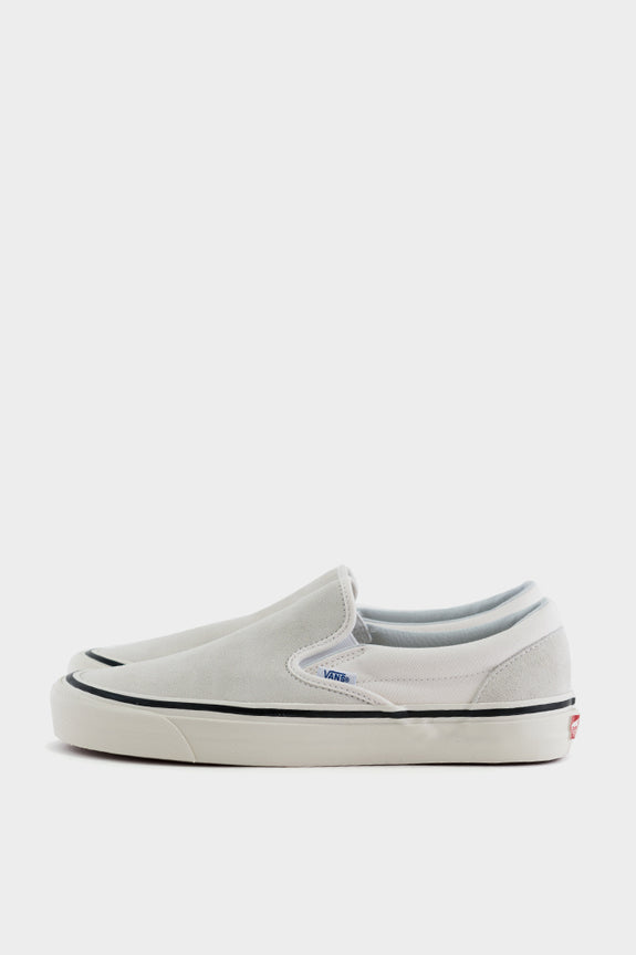 vans anaheim slip on white