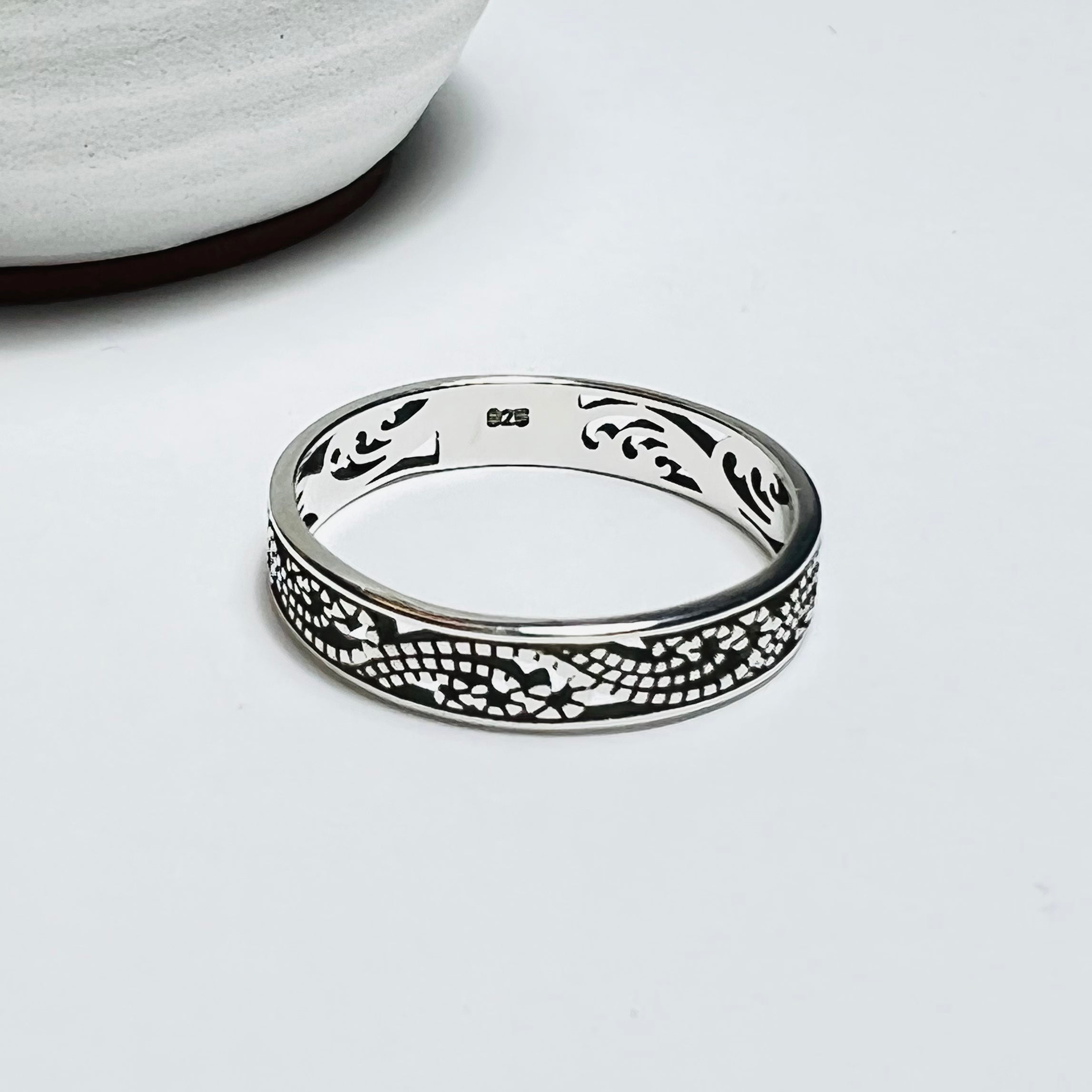 FILIGREE BAND RING