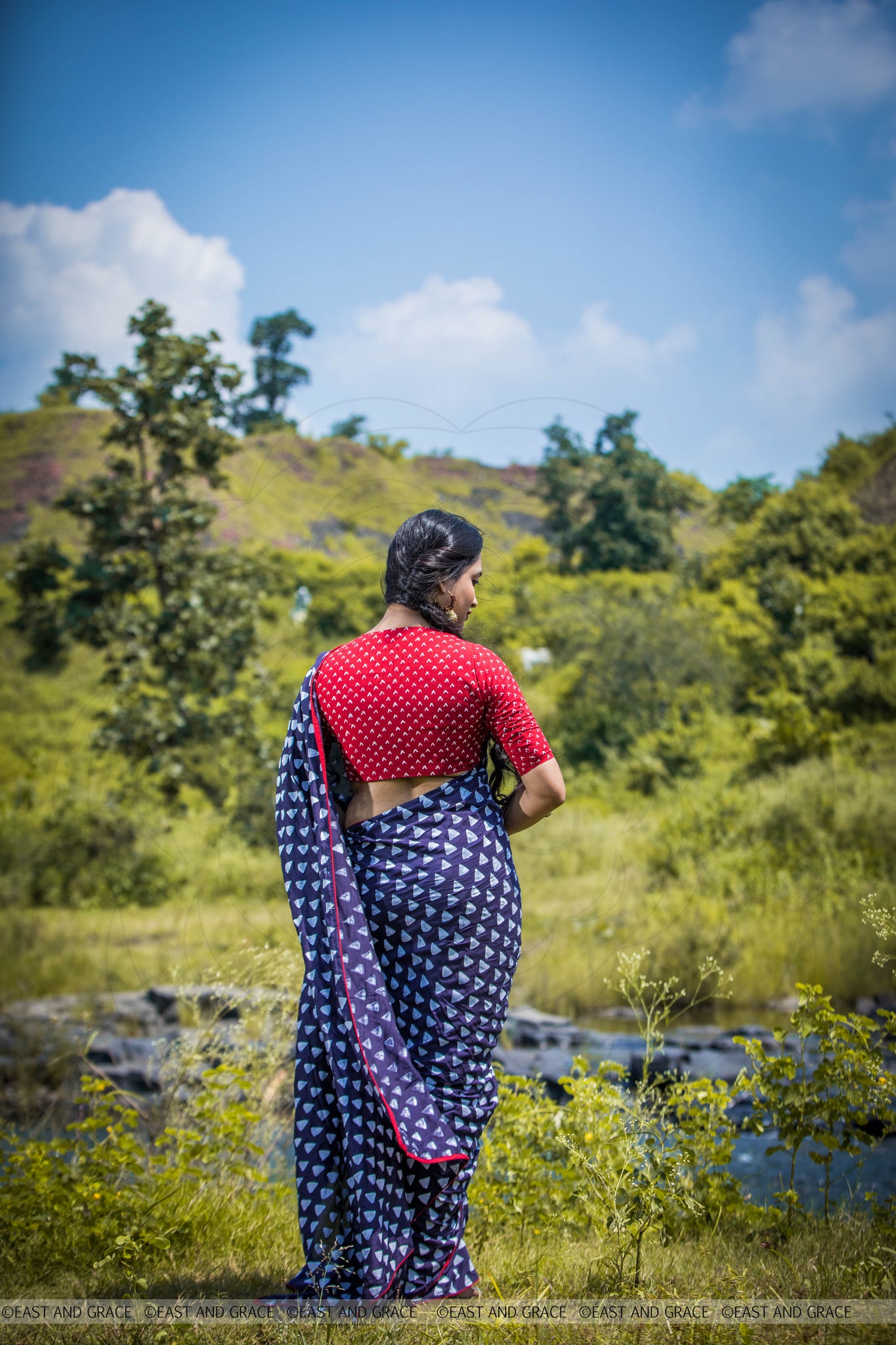 Shayantani Navy Blue Muslin-Cotton Hand-Painted Saree