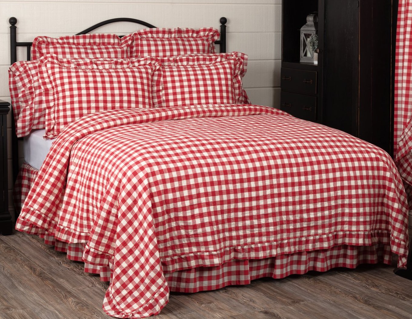 Annie Buffalo Red Check Ruffled Queen Quilt Coverlet 90wx90l