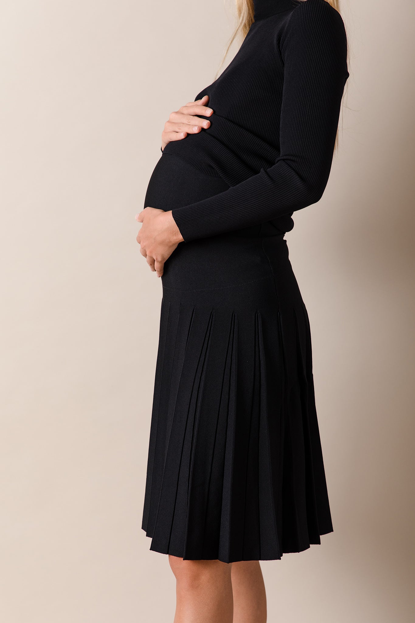 The Maternity Infinity Skirt in Black – Apparalel