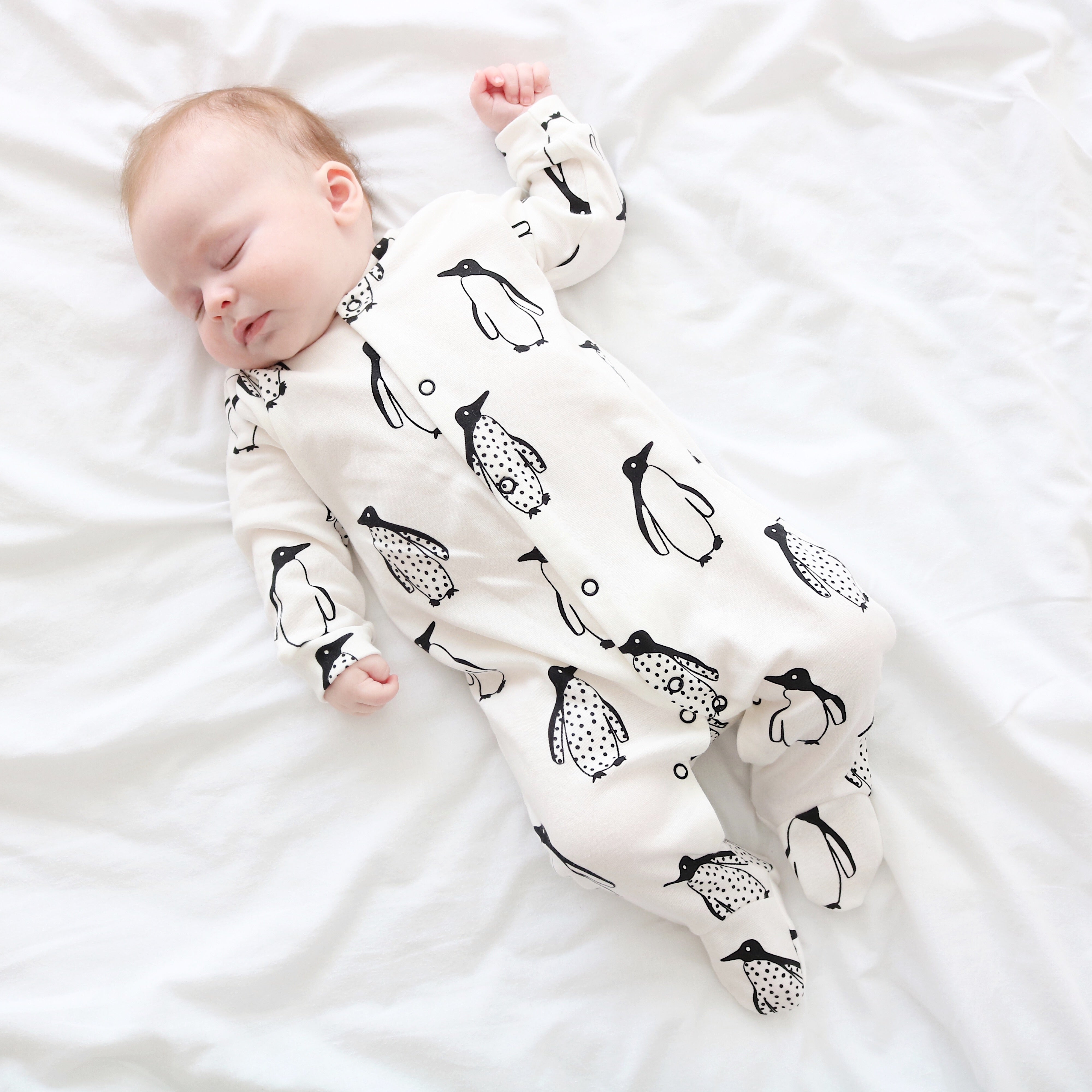 Penguin cotton sleepsuit – Fred \u0026 Noah