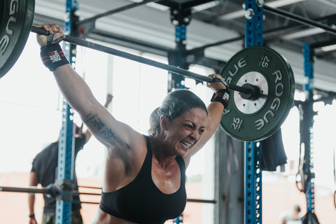 strong women using Hand Grips+Wrist Wraps unbrokenshop