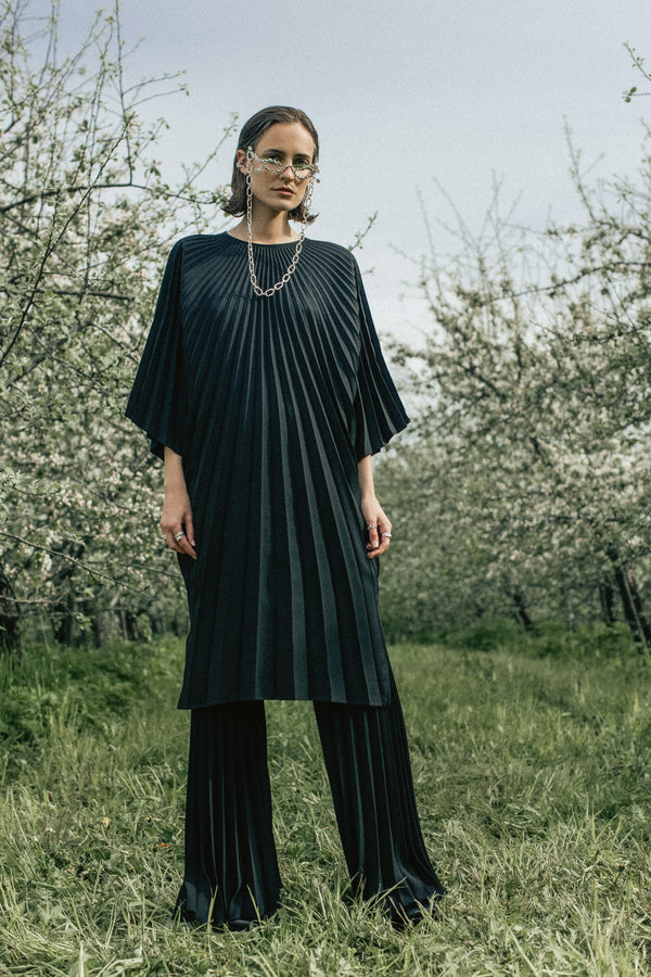 Lustrous Black Pleated Kaftan