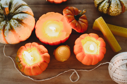 Mini beeswax pumpkin candle diy