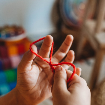 Finger Knitting with Yarn | Bella Luna Toys