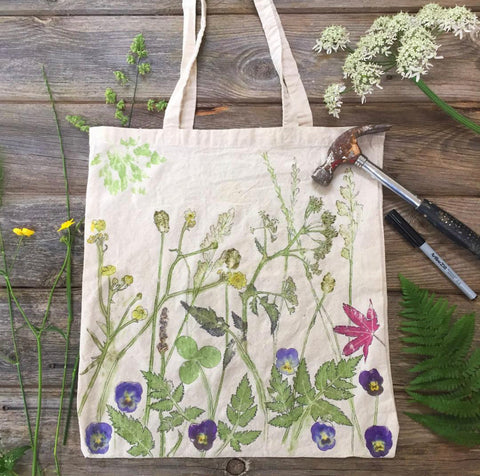 Flower pounding print on a canvas bag