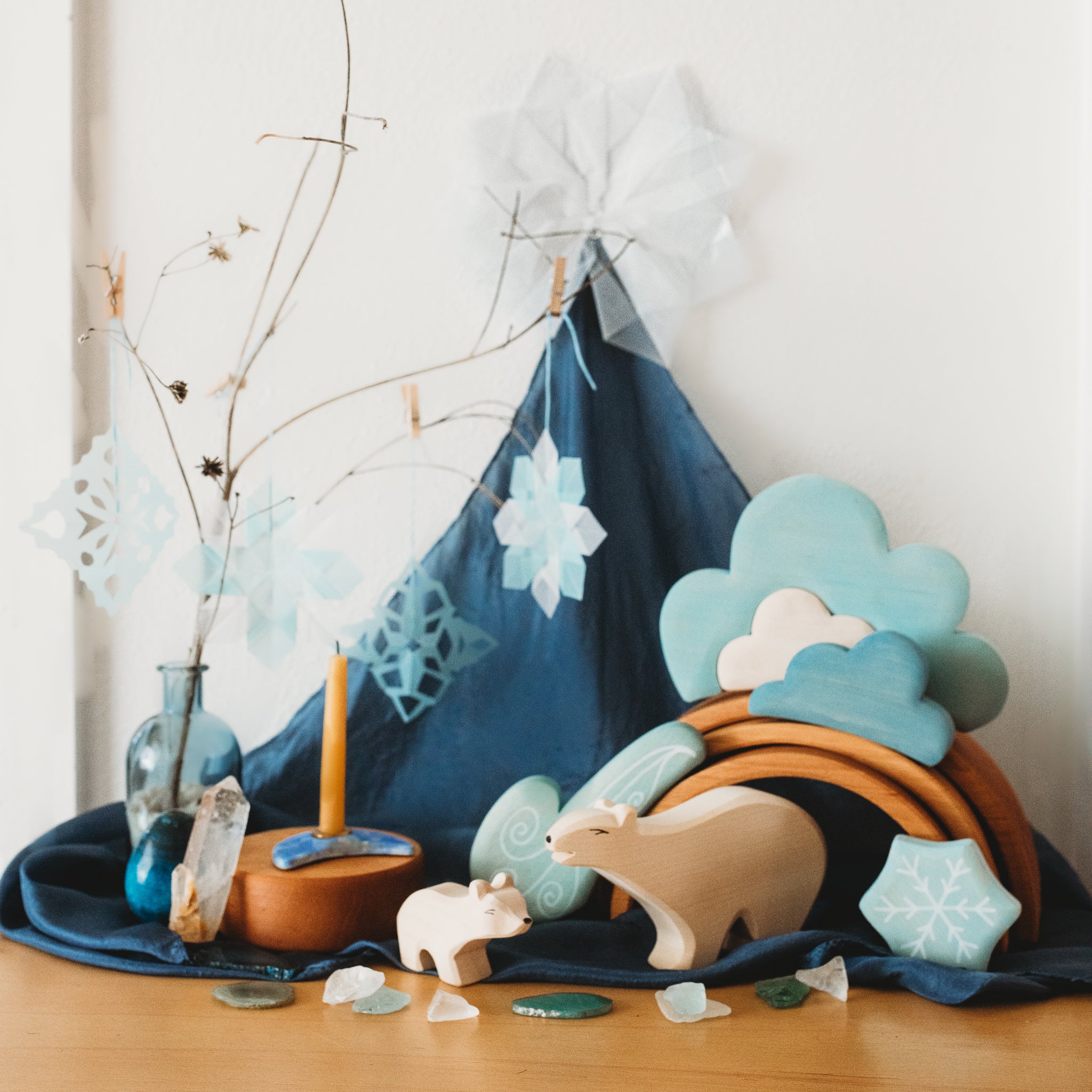A cozy Waldorf Winter table sits with Ostheimer wooden figures and playsilks.