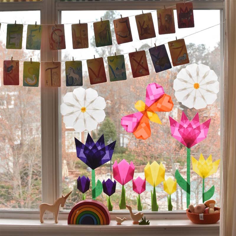 Kite paper flowers are on a window