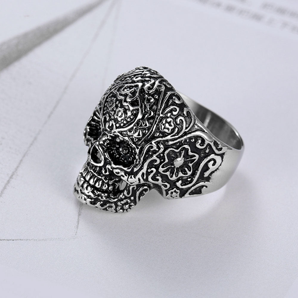 Designs of Biker Rings.  Skull Rings: Skull rings are one of the most archetypal designs of biker rings. There are varieties of ways this kind of ring can be tailored to make it a favorite for riders. The design of the skulls comes often in a simple way with sparkling fashion in such a way that can be decorated to the taste of the rider. Skull ring is a symbolism for mockery of the danger connected with biking itself. It also symbolizes the hardiness of the biker. Examples include Gigantic Skull biker ring, Classic Skull ring, Tough Skull ring, Skull Spin ring, etc.