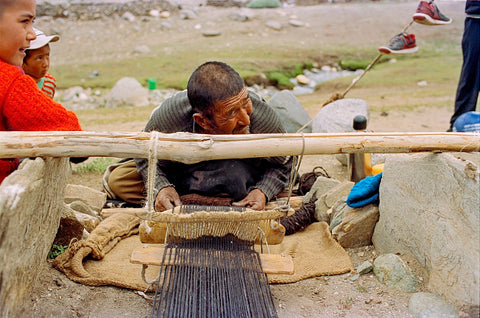 changpa nomad weaving fabric for the traditional handwoven yak wool hair tent called reibo