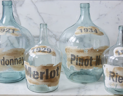etuhome Vintage Glass Wine Bottles with Vineyard Logo