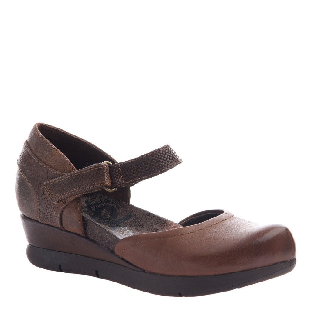 otbt closed toe wedges