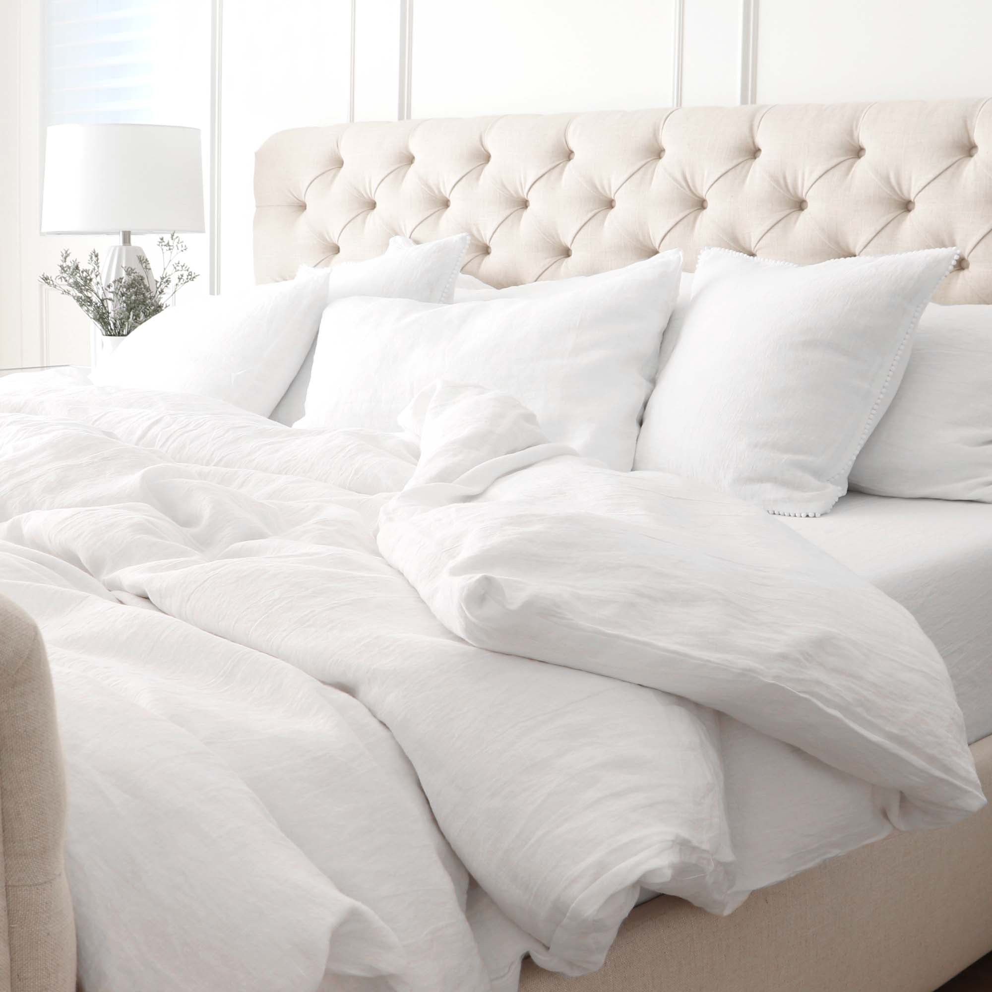 https://cdn.shopify.com/s/files/1/1116/9186/products/European_White_Linen_OEKO-TEX_Bedding_with_Pillow_Case_Covers_with_Duvet_2000x.jpg?v=1606881796